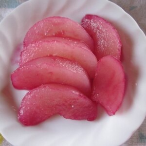 薄桃色の梨の赤紫蘇コンポート
